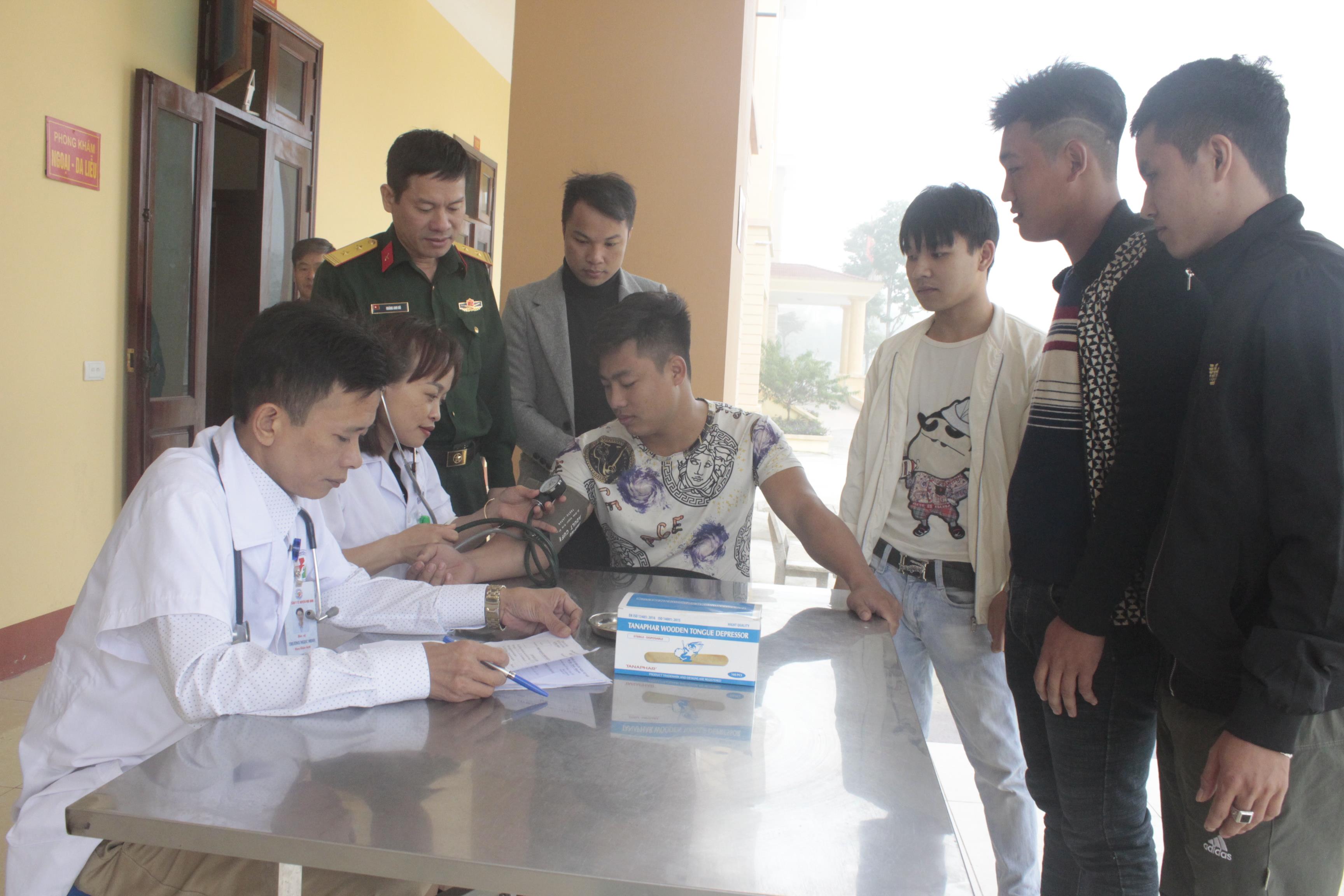 Đề cao sự nêu gương của cán bộ cơ sở